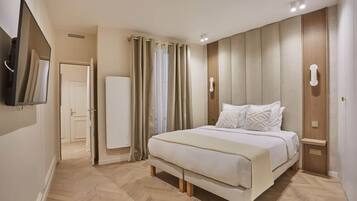 2 bedrooms, desk, iron/ironing board, travel crib