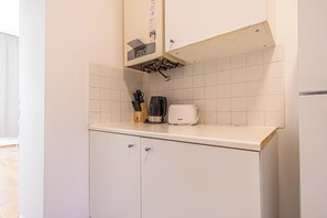 Apartment | Private kitchen | Fridge, microwave, oven, stovetop