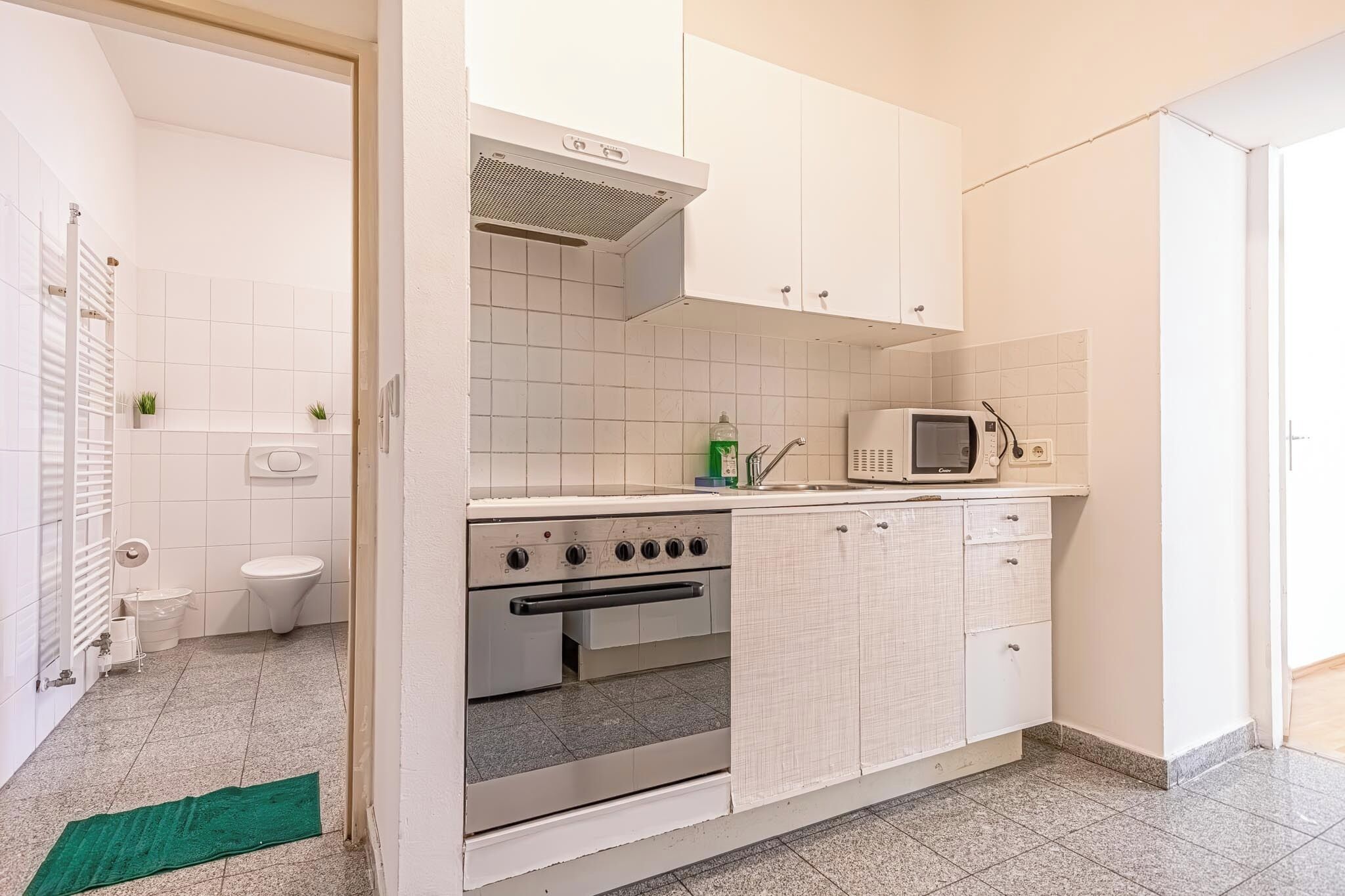 Apartament | Cuina privada | Frigorífic, microones, forn i placa de cuina 