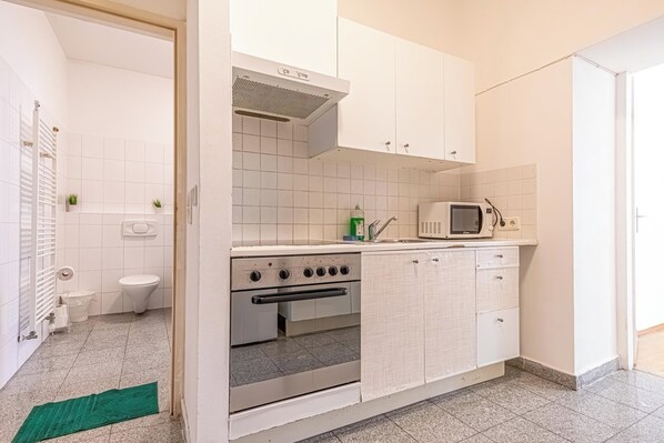 Apartment | Private kitchen | Fridge, microwave, oven, stovetop