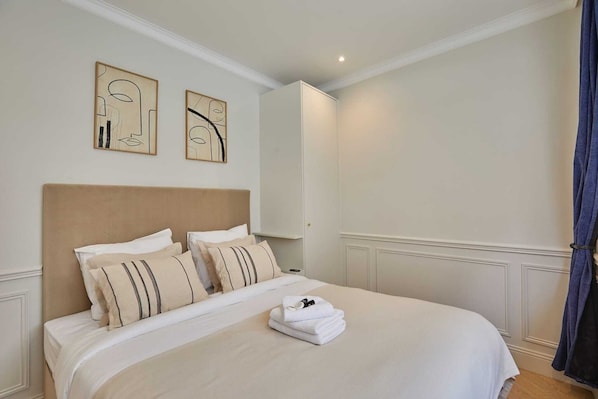 2 Schlafzimmer, Bügeleisen/Bügelbrett, Bettwäsche