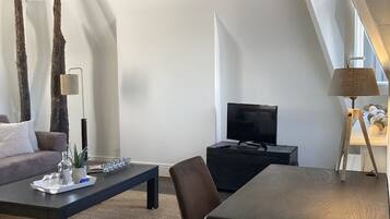 Phòng đôi Deluxe | Màn/rèm cản sáng, bàn ủi/dụng cụ ủi quần áo, nôi/cũi di động