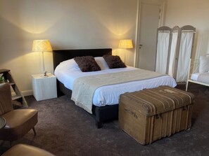 遮光窗簾/窗簾、熨斗/熨衫板、可攜式嬰兒床、免費 Wi-Fi