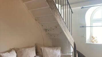 Familie suite, niet-roken, uitzicht op het water | Verduisterende gordijnen, een strijkplank/strijkijzer, reisbedje