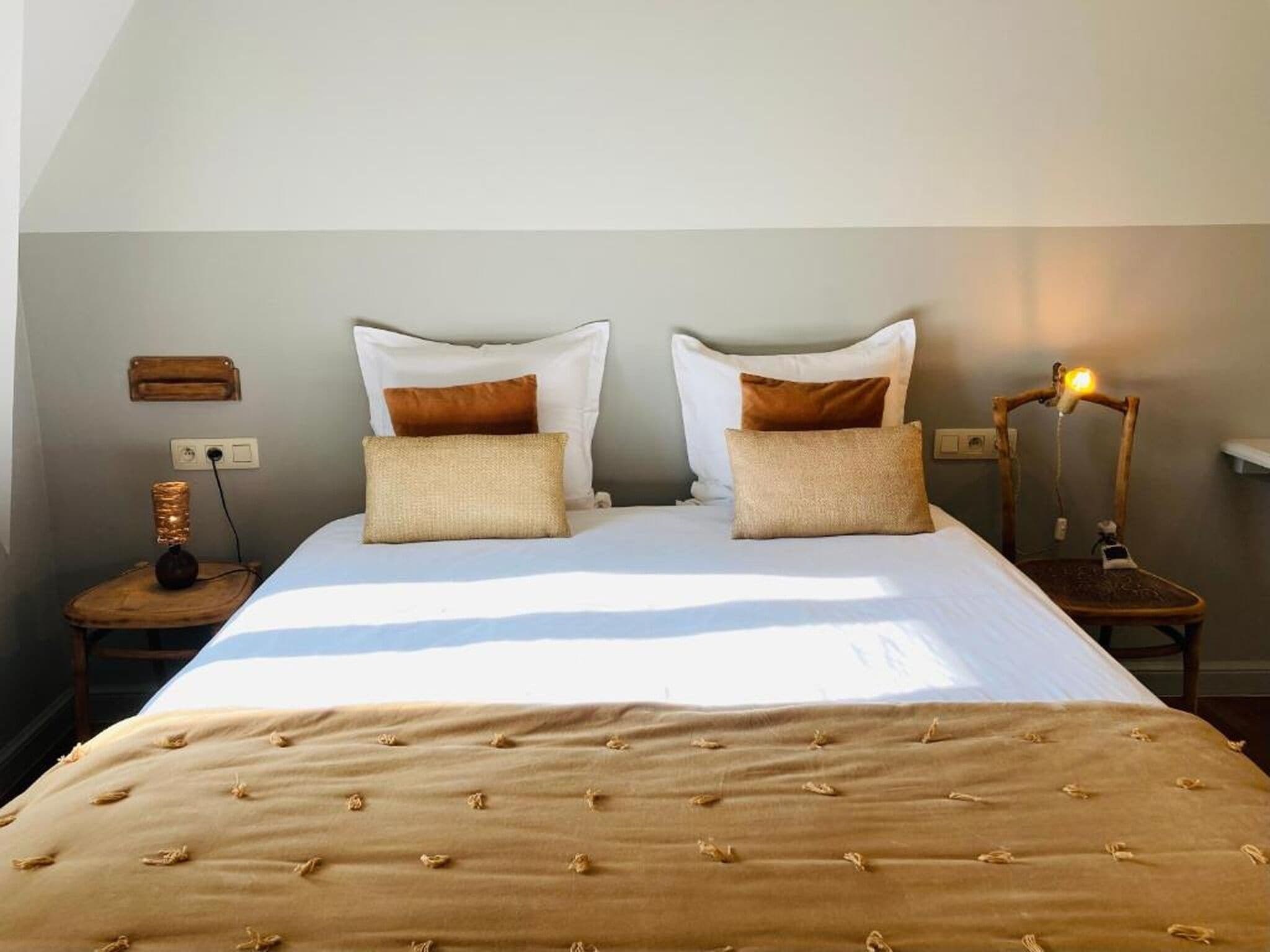 Cortinas blackout, tabla de planchar con plancha y cuna de viaje 