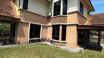 Bungalow, 5 Bedrooms, Smoking, Balcony | Exterior