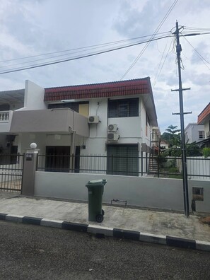 Huis, 5 slaapkamers, roken, balkon | Exterieur