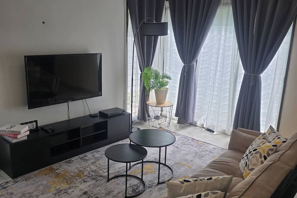Bayan Lepas Getaway - Nature Views & BBQ Haven