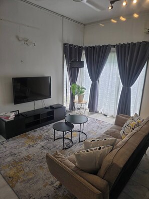 House, 5 Bedrooms, Smoking, Balcony | Ruang tamu