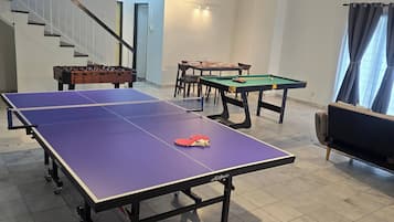 Casa, 5 quartos, para fumantes, sacada | Sala de jogos