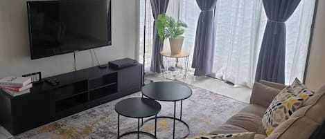 House, 5 Bedrooms, Smoking, Balcony | Living room | Video-game console
