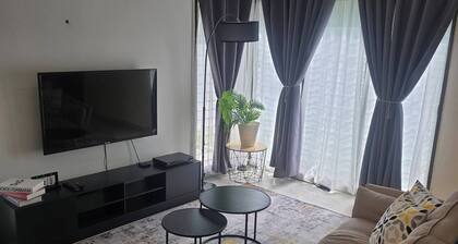 Bayan Lepas Getaway - Nature Views & BBQ Haven