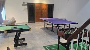 Casa, 5 quartos, para fumantes, sacada | Sala de jogos