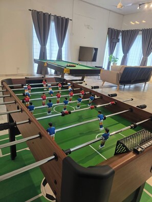 Casa, 5 quartos, para fumantes, sacada | Sala de jogos