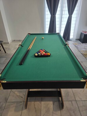 Huis, 5 slaapkamers, roken, balkon | Spelletjeskamer