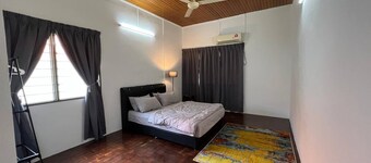 Bayan Lepas Getaway - Nature Views & BBQ Haven