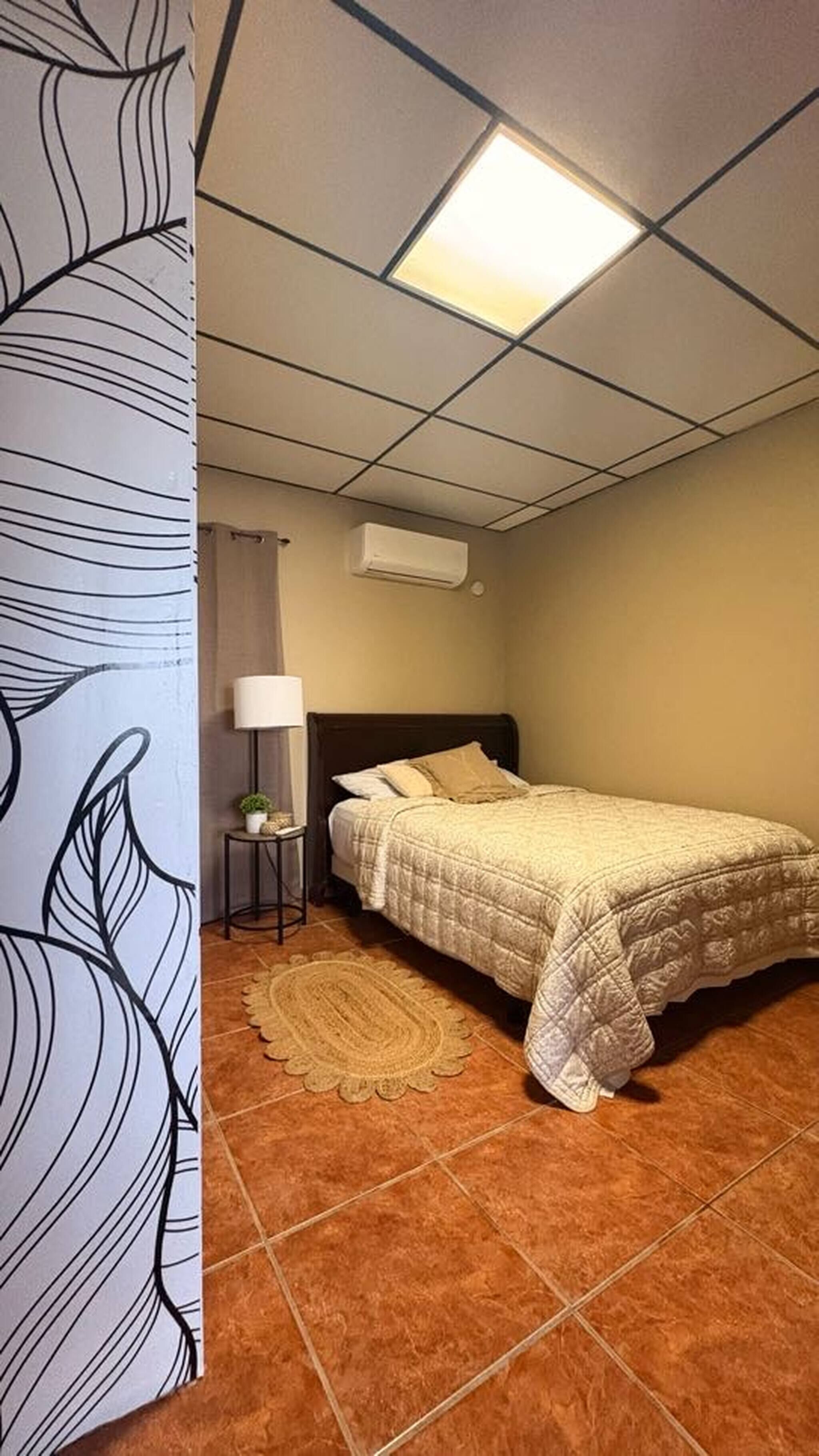 6 bedrooms, internet, bed sheets, wheelchair access