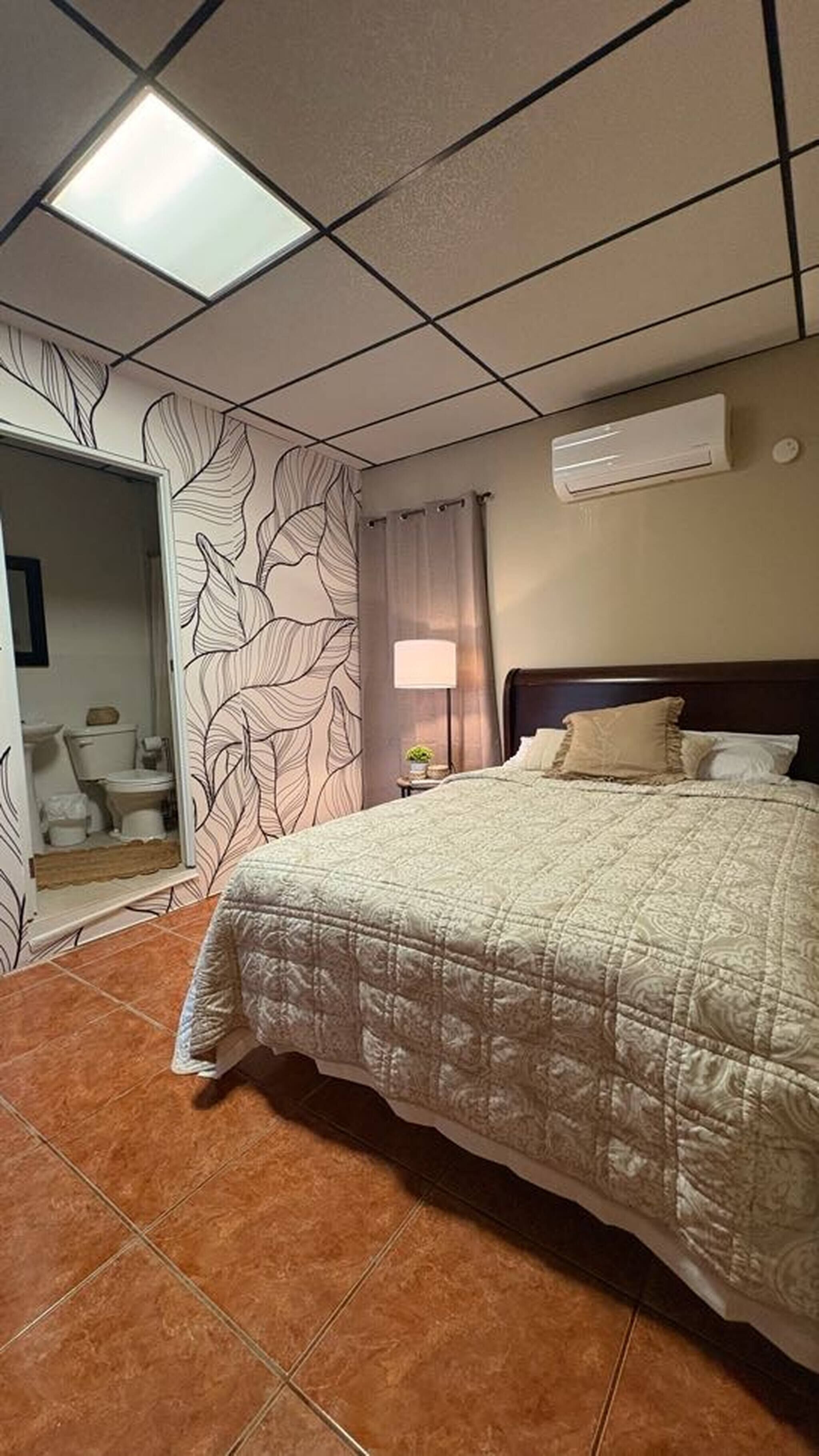 3 bedrooms, internet, bed sheets