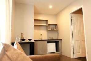 TV - Premier Deluxe Stay | Embassy District Comfort (Bangkok)