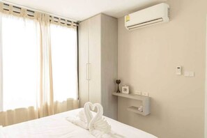 1 bedroom, internet - Premier Deluxe Stay | Embassy District Comfort (Bangkok)