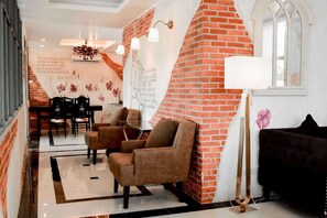 المنشأة من الداخل