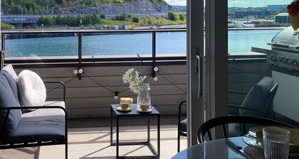 Front Row to the Fjord – Chic & Modern Escape!