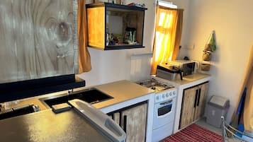 Fridge, microwave, stovetop