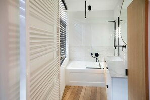 Shower, hair dryer - Holiday home in the heart of Hasselt (Hasselt)