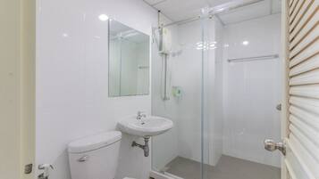 Shower, bidet, towels