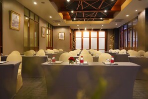 Meeting facility - Charming Double Retreat | Complimentary Parking (Pattaya)