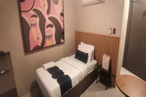 1 bedroom, desk, bed sheets - Chic Deluxe Double | Peaceful Retreat Near Clark (Pampanga)