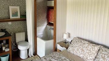 Cabaña, vista al jardín | Baño