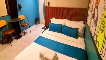 1 bedroom, desk, bed sheets