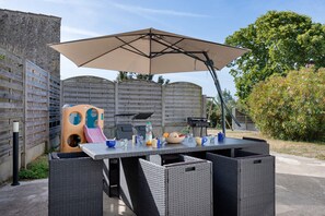 Property grounds - Holiday Home 'L'Estran Qu'Île – Near Beaches' with Terrace, Private Garden & Wi-Fi (L'Île-d'Olonne)
