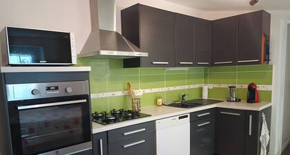 Holiday Home 'L'Estran Qu'Île - Near Beaches' with Terrace, Private Garden & Wi-Fi