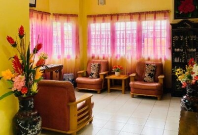 Enchanting 2-bedroom house with AC in Olango Island