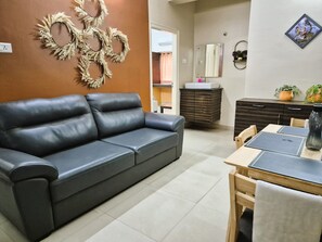 Luxury Apartment | Desk, laptop workspace, free WiFi