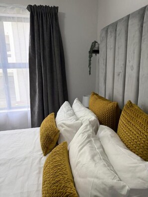 2 chambres, fer et planche à repasser, Wi-Fi, draps fournis