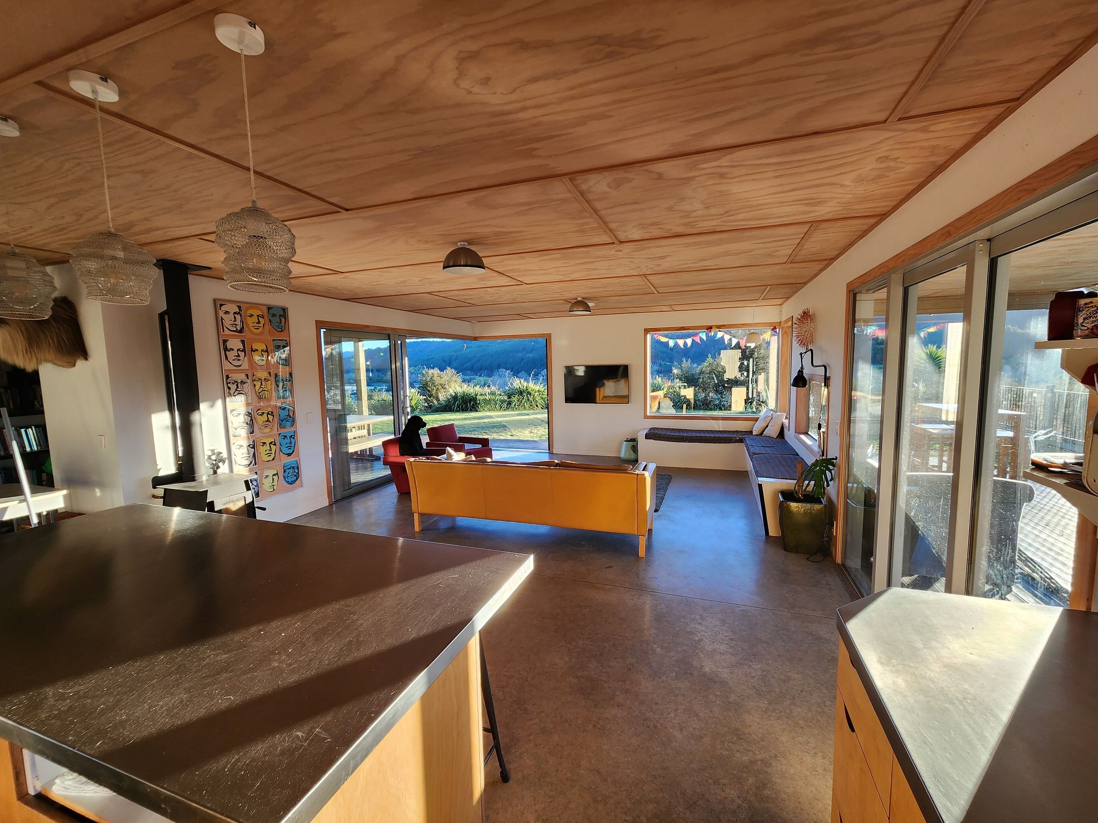 المنشأة من الداخل