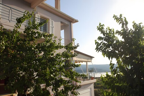 Apartment 'Aris' with Sea View, Wi-Fi and Air Conditioning