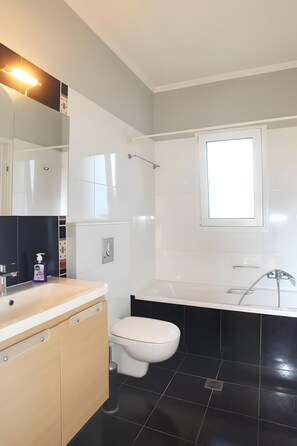 Shower, free toiletries, hair dryer, towels