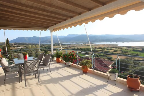 Apartment 'Aris' with Sea View, Wi-Fi and Air Conditioning