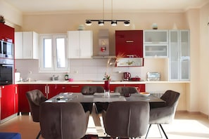 Fridge, oven, coffee/tea maker - Apartment 'Aris' with Sea View, Wi-Fi and Air Conditioning (Peratiá)