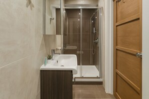 Studio | Bathroom - Modern Studio Flat in Hammersmith (London)