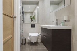 스튜디오 | 욕실 | 무료 세면용품, 헤어드라이어, 타월, 비누