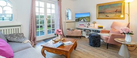 Tv och ett bordtennisbord