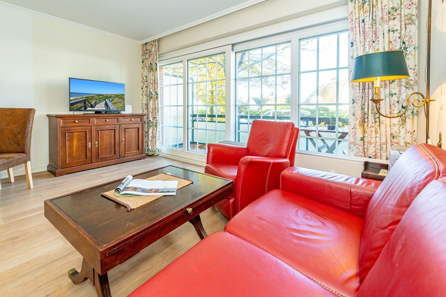 Televisión, tenis de mesa y estéreo 