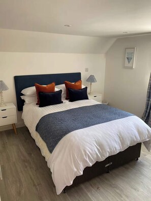 2 chambres, fer et planche à repasser, Wi-Fi, draps fournis