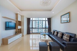 TV, fireplace - 14B Oasky - 3 bedrooms with seaview (Vũng Tàu)