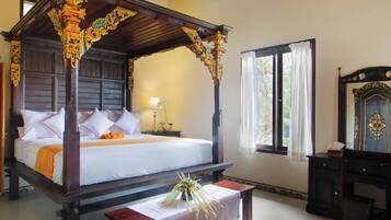 Vila, 2 kamar tidur, pemandangan kolam renang | Meja kerja, Wi-Fi gratis, dan seprai linen